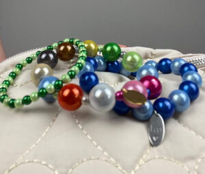 bunte Perlenarmbänder von LOT83